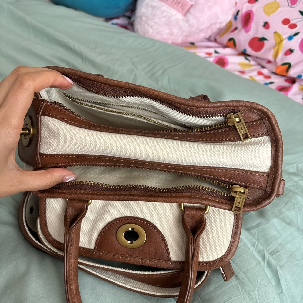 Brandy Melville purse with gold hardware buckles - Picture 7 of 8